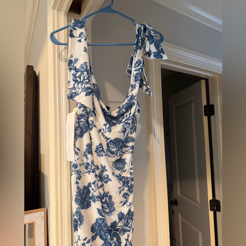 Club L London White with Blue Porcelain Floral Print Bardot Bodycon Midi Dress - Picture 5 of 9